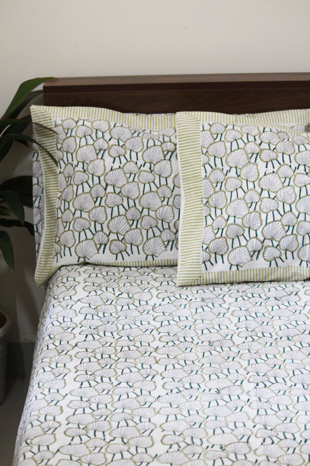 Lotus leaf jaal White Hand Block Printed Cotton Bedsheet