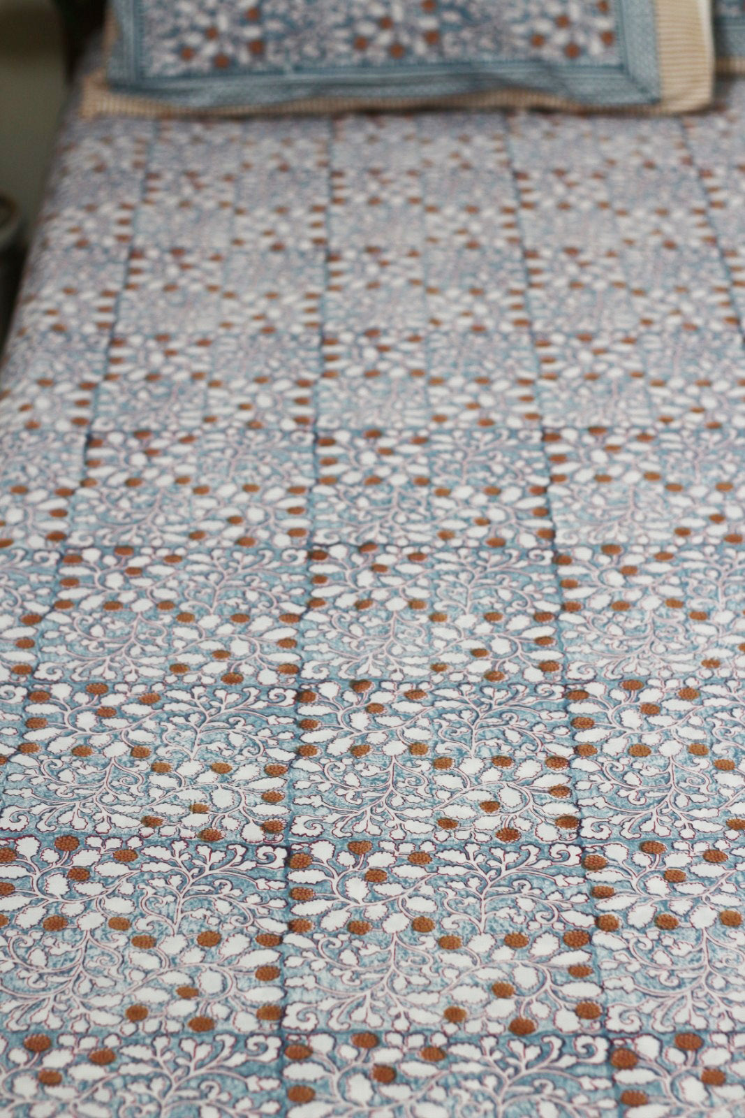 floral jaal White Hand Block Printed Cotton Bedsheet