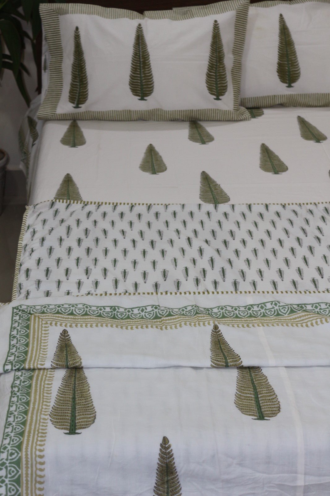 Tilak leaf jaal White Hand Block Printed Cotton Dohar