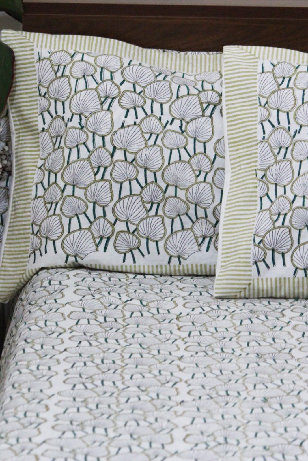 Lotus leaf jaal White Hand Block Printed Cotton Bedsheet