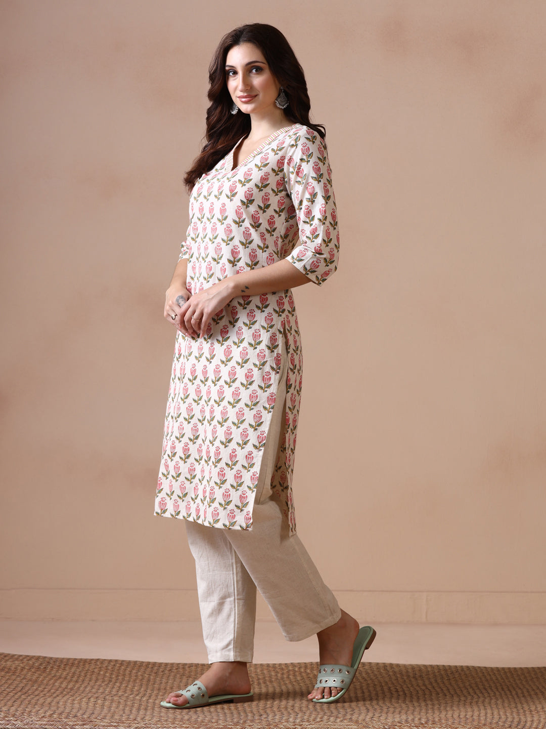 Traditional Buti Handblock Printed Cotton V- neck Kurta