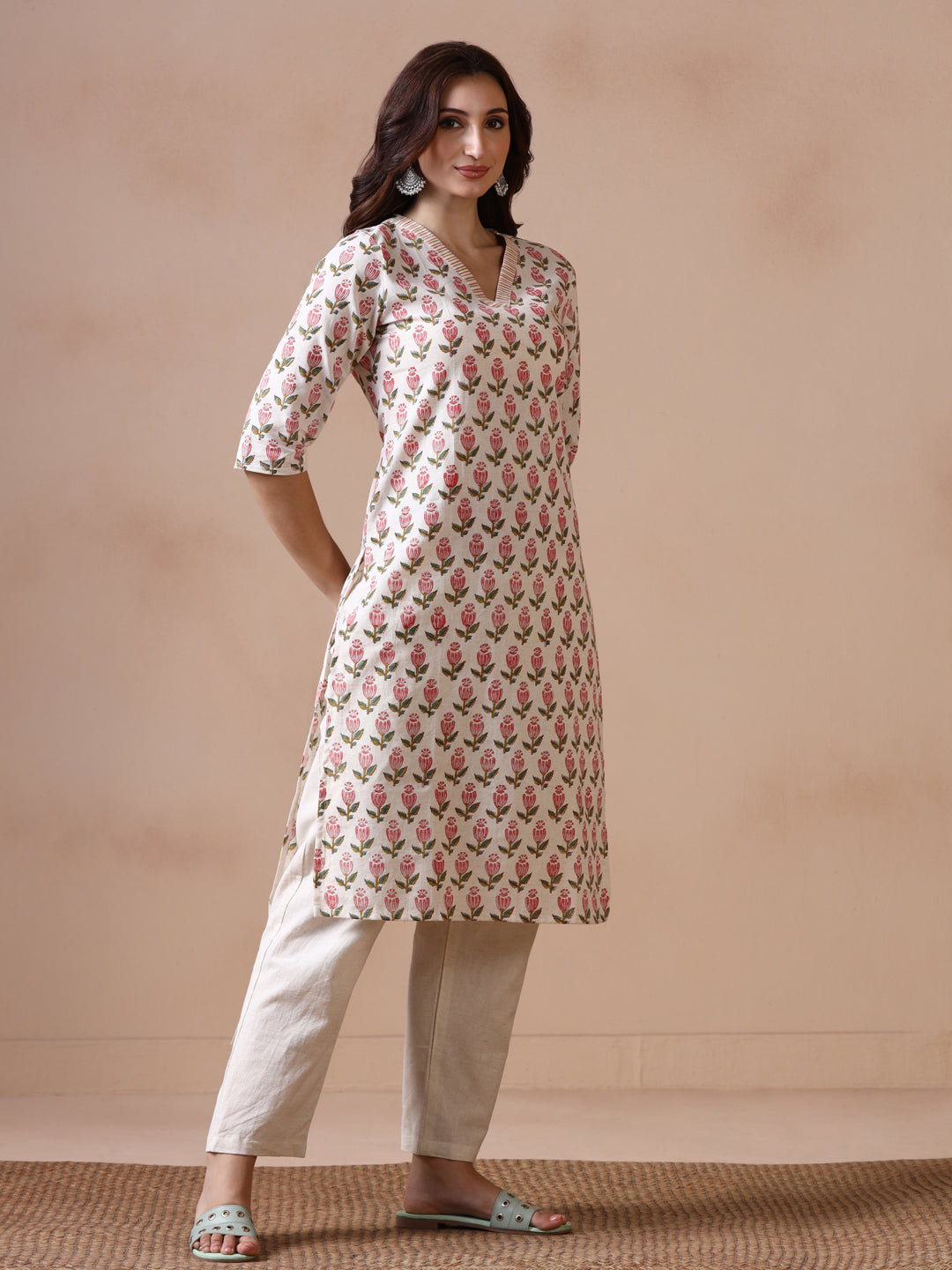 Traditional Buti Handblock Printed Cotton V- neck Kurta