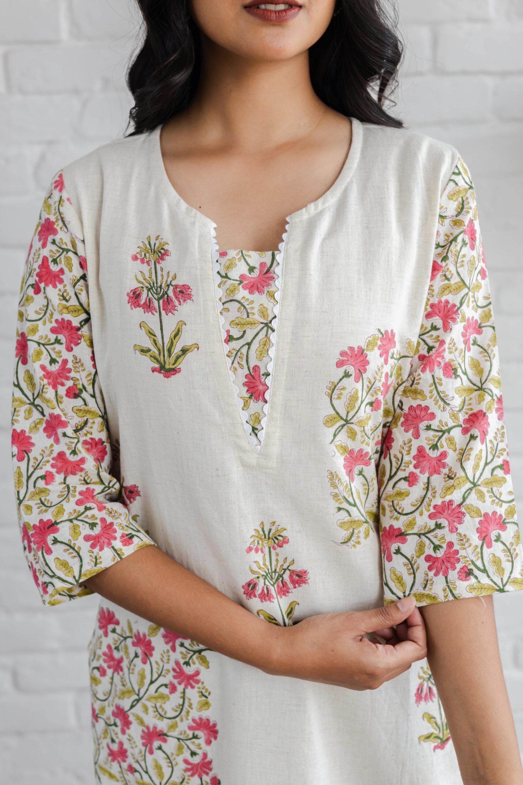 V Neck Mughal Jaal and Butta Placement Hand Block Printed Straight Kurta