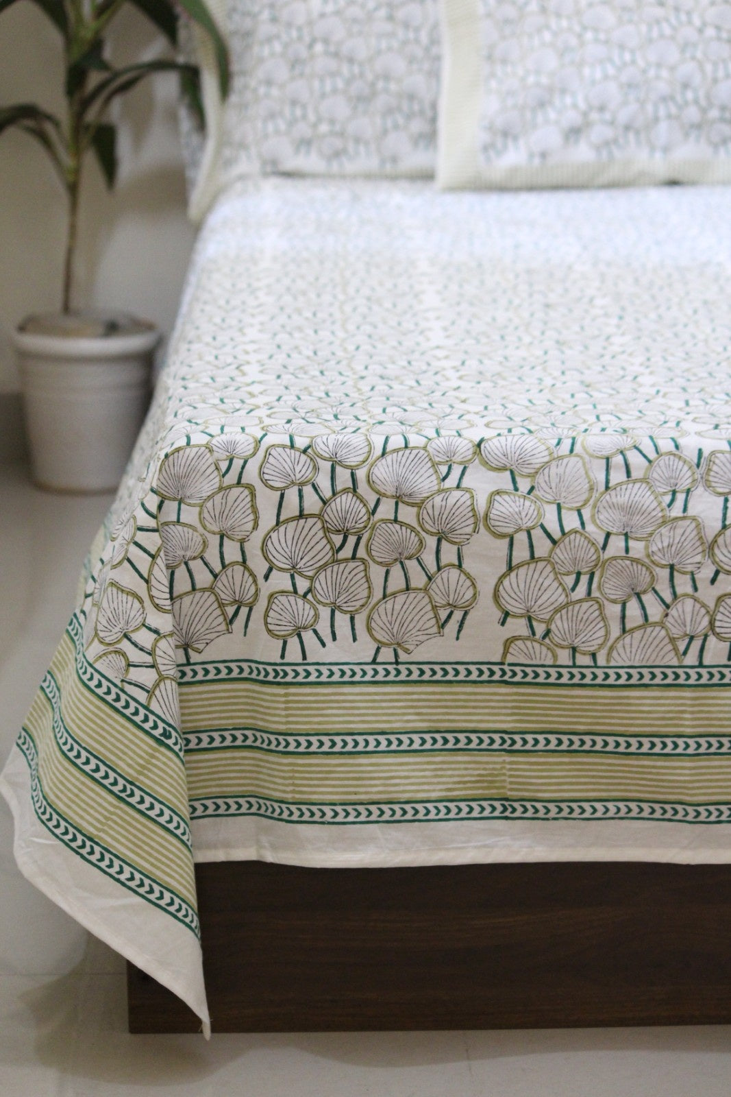 Lotus leaf jaal White Hand Block Printed Cotton Bedsheet