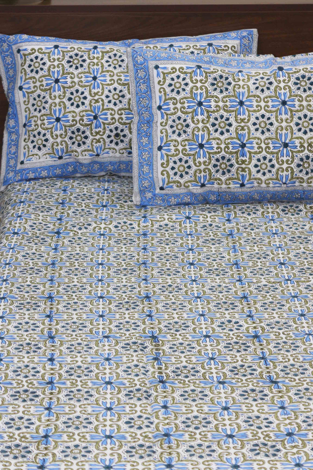 Mughal jaal White Hand Block Printed Cotton Bedsheet