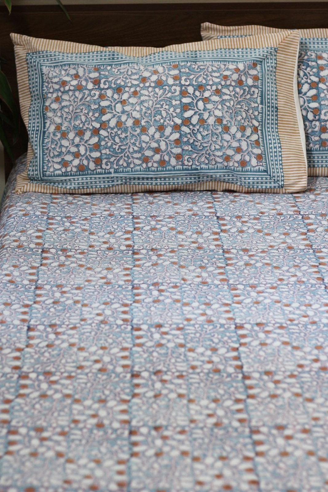 floral jaal White Hand Block Printed Cotton Bedsheet